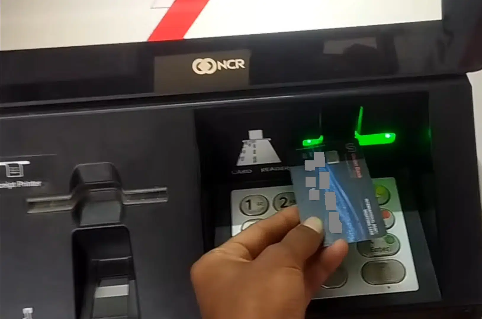 ATM card ko machine me swip karte huye
